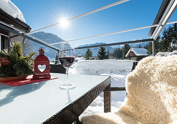 Wintersonne auf der Terrasse genießen