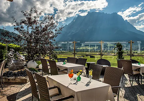 Sonnenterrasse mit Zugspitzblick