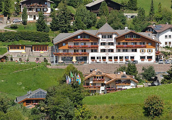 Aussenansicht vom Hotel Interski in St. Christina
