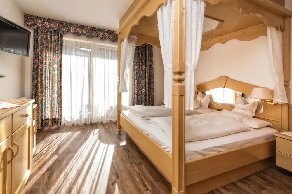 Die Langkofel Suite mit Himmelbett im Hotel Interski