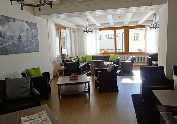 Der gemütliche Aufenthaltsbereich im Hotel Jungfrau in Mürren