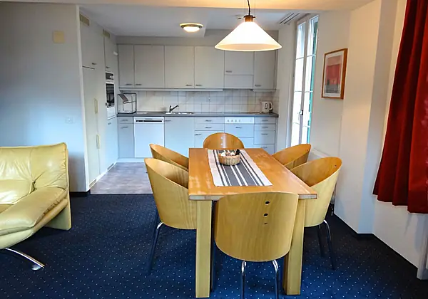 Der Ess- und Wohnbereich im Apartment vom Hotel Jungfrau in Mürren