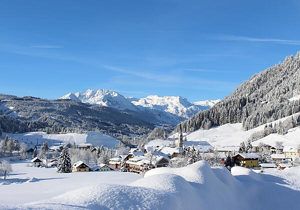 Hotel Kerschbaumer und  Skipiste Dachstein west