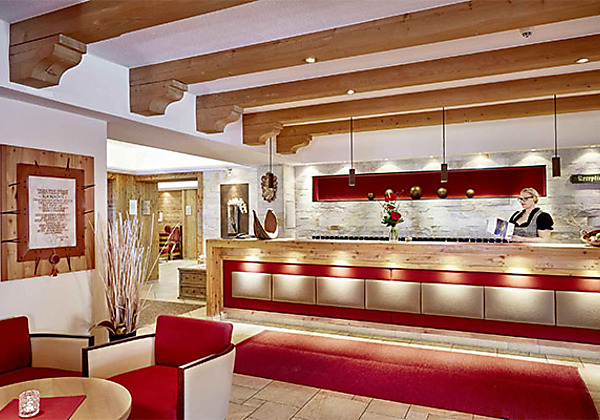Hotel Rezeption & Lobby