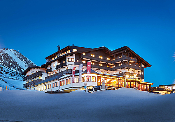 Hotel Konradin bei Nacht