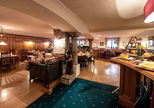 Frühstücksraum im Hotel Kristall in St. Anton am Arlberg