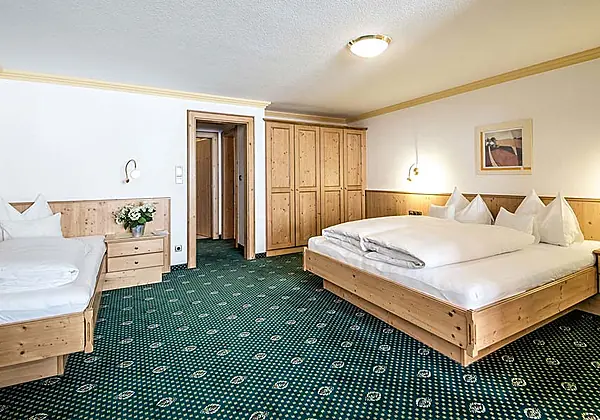 Mehrbettzimmer im Hotel Kristall in St. Anton am Arlberg