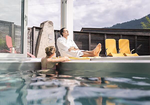 Hallenbadoffen_Konstantinsonnen_AnjaWasser