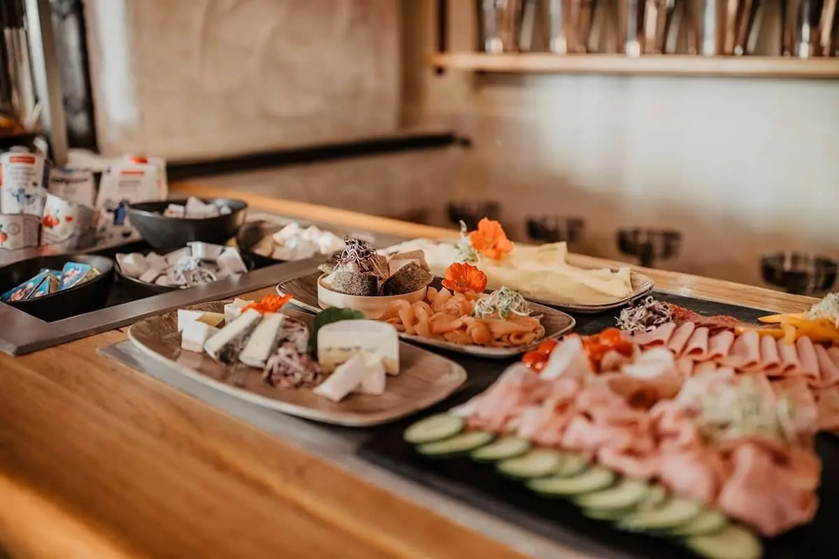 fruehstuecksbuffet-hotel-flachau-02-gross