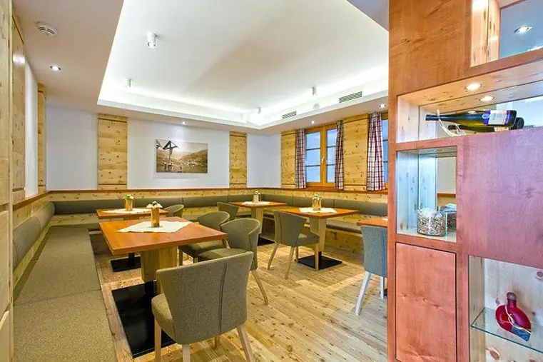 Restaurantbereich im Hotel Lukas