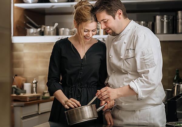 Ihre Gastgeber Mallorie Rey und Pirmin Lechner