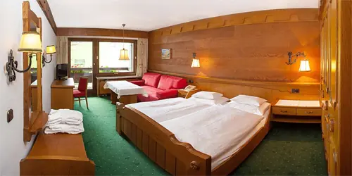 Ein Doppelzimmer Typ A im Hotel Madrisa in Gargellen