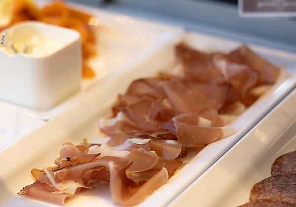 HOTEL max70 Frühstücksbuffet Fein Geschnittenes