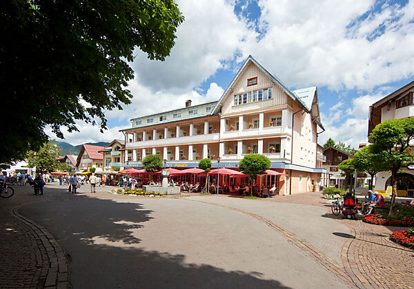 Außenansicht des Hotels Mohren direkt am Oberstdorfer Marktplatz