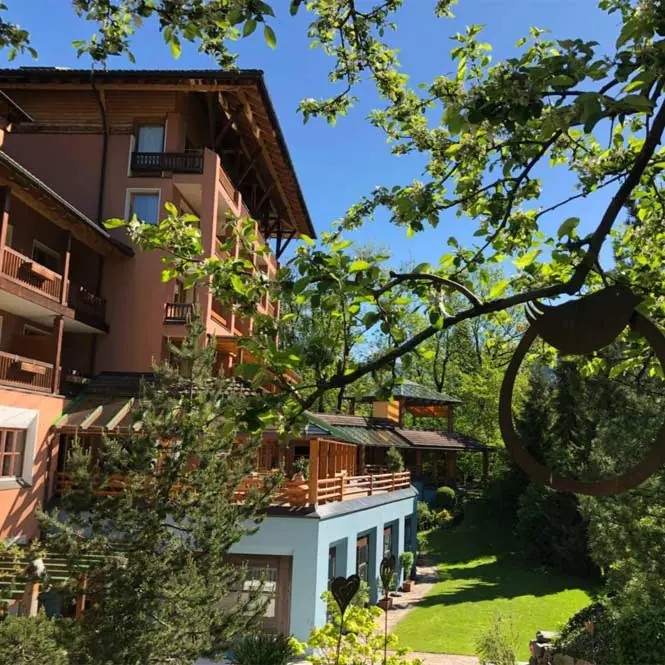 Außenansicht Sommer Hotel Montafoner Hof in Tschagguns