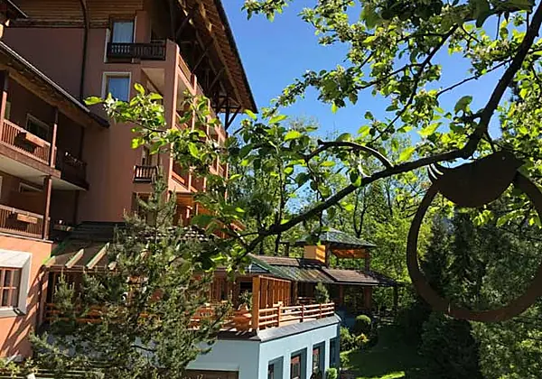 Außenansicht Sommer Hotel Montafoner Hof in Tschagguns