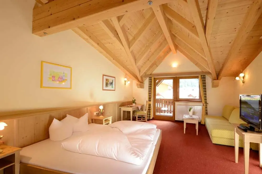 Ein Doppelzimmer Superior im Hotel Neue Post