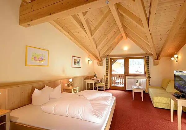 Ein Doppelzimmer Superior im Hotel Neue Post