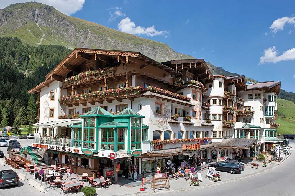 Außenansicht des Hotels Gletscher & Spa Neuhintertux in Tux