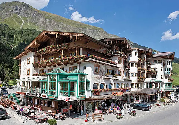 Außenansicht des Hotels Gletscher & Spa Neuhintertux in Tux