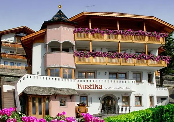 Sommeransicht von der Pension Residence Gasser in Villanders