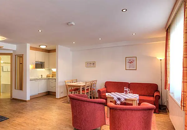 Blick in die Ferienwohnung der Pension Walkerbach in Lech am Arlberg