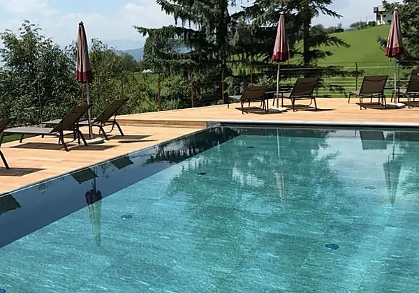Das Freibad im Hotel Plunger in Kastelruth