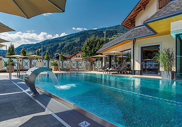 PostAußenpool Sommer