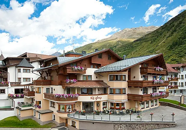 Aussenansicht vom Hotel Regina in Obergurgl-Hochgurgl im Sommer