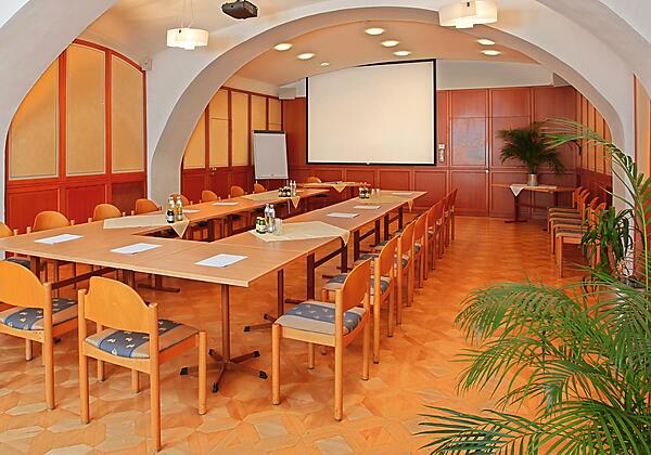 Business-Center_mit_Blick_in_den_Raum