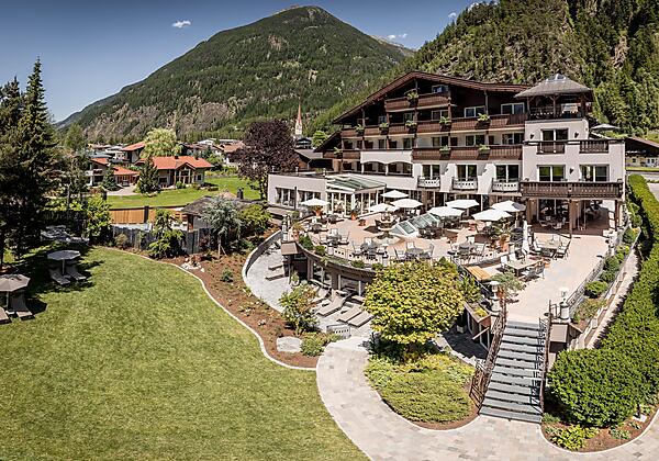 Aussenaufnahme_HotelRita_byRudiWyhlidal-2468-Pano