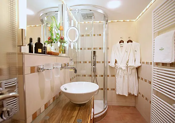 Bad in einem Zimmer des Hotels Sackmann in Baiersbronn