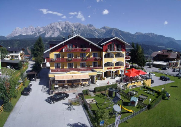 Blick auf das Hotel Sonneck in Rohrmoos-Schladming