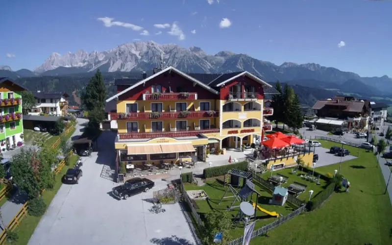 Blick auf das Hotel Sonneck in Rohrmoos-Schladming