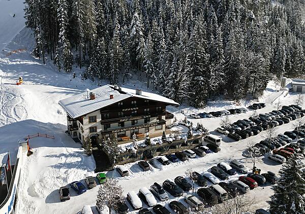 Sporthotel_Parkplatz_Winter