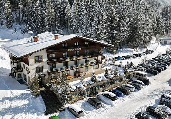 Sporthotel_Parkplatz_Winter_2