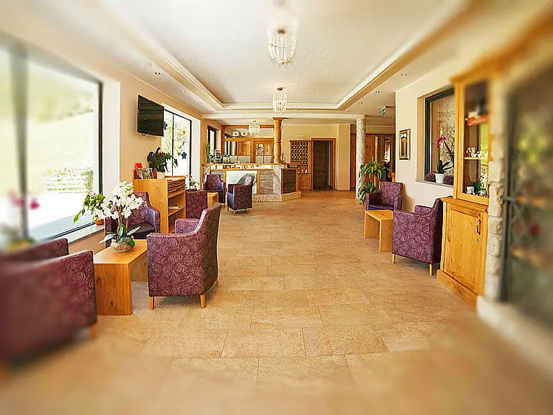 Die Hotellobby im Hotel Tauernhof in Kleinarl