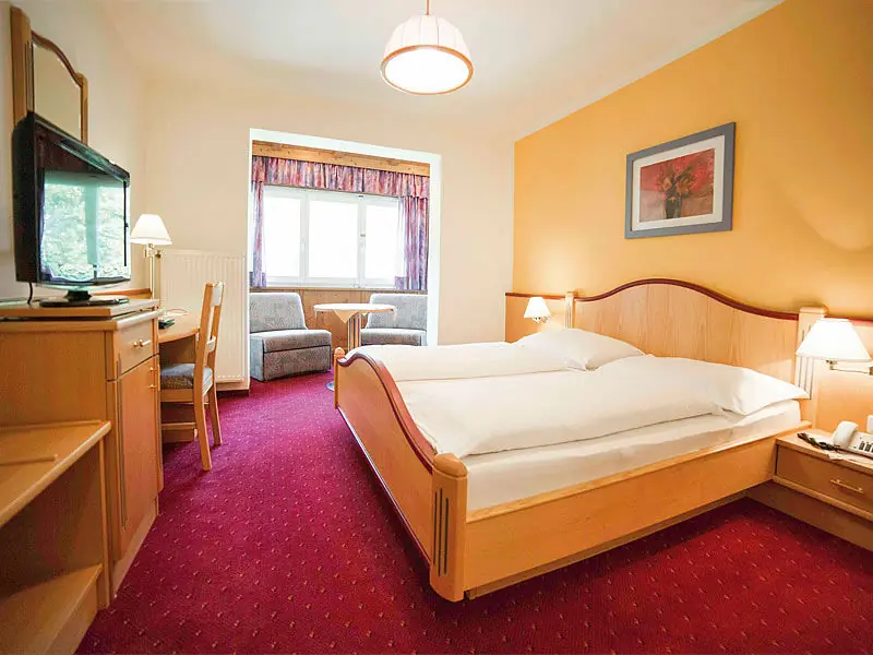 Ein Doppelzimmer im Hotel Tauernhof in Kleinarl