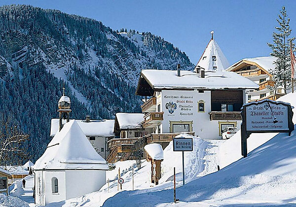 Aussenansicht vom Hotel Thaneller im Winter