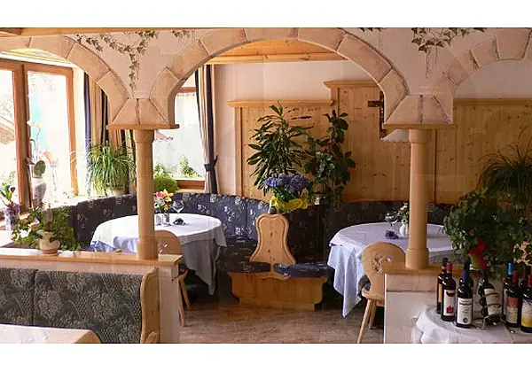 Die gemütliche Sitzecke vom Restaurant im Hotel Tonnerhof 
