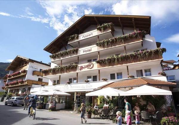 Sommeransicht vom Hotel Universo in Serfaus