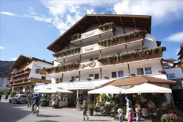 Sommeransicht vom Hotel Universo in Serfaus
