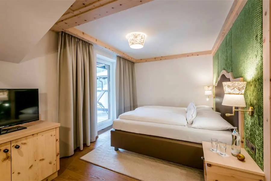 Familien-Zirbenzimmer Akelei im Hotel Vierjahreszeiten in Tux