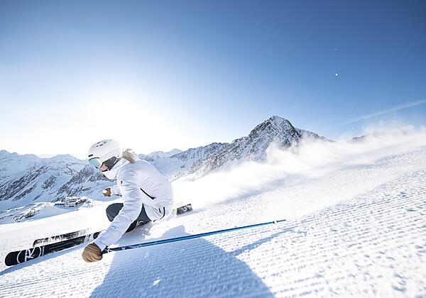 _Stubaier_Gletscher_Andre_Schönherr_Sonnenskilauf_