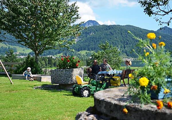Apartments Daxer Garten mit Seeblick