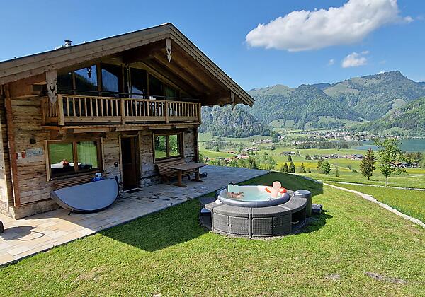 Eigener Garten mit Whirlpool