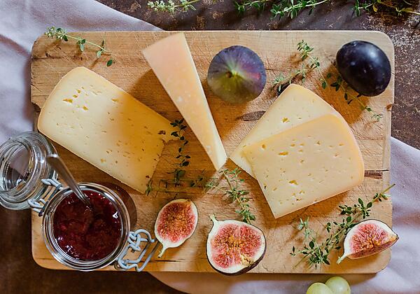 Käseplatte mit unseren Käsespezialitäten