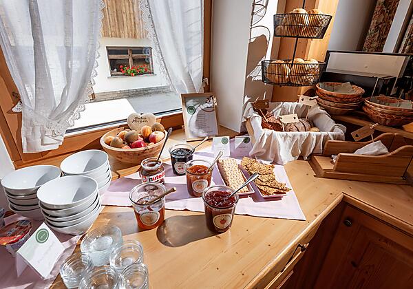 Frühstücksbuffet mit regionalen Produkten