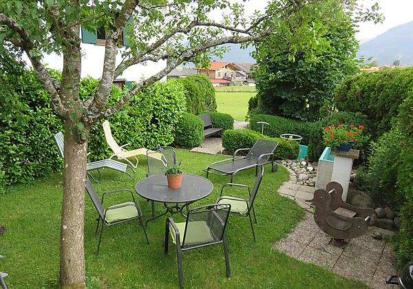 Überblick Tretbecken_Armbecken_Liegewiese