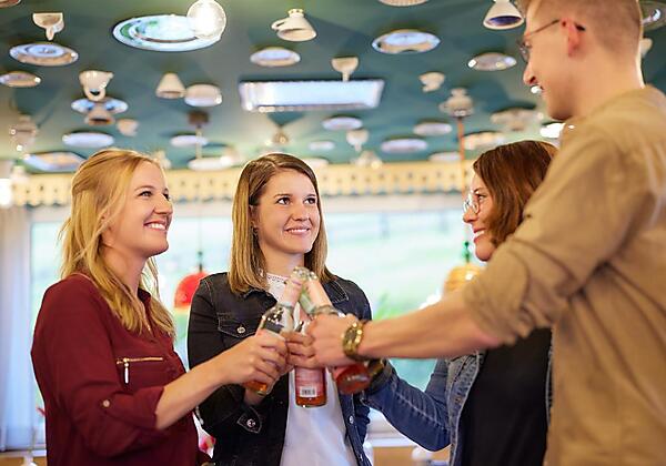 KUKU-Berghotel-unter-Freunden-web